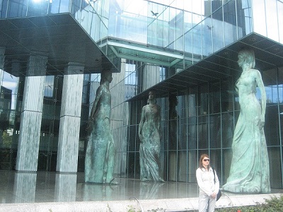 "Особый статус". Украинцы бегут от войны и нищеты в Польшу работать и учиться